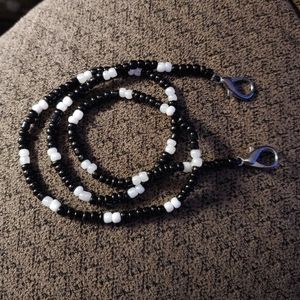 Black & White Beaded Face Mask Holder
